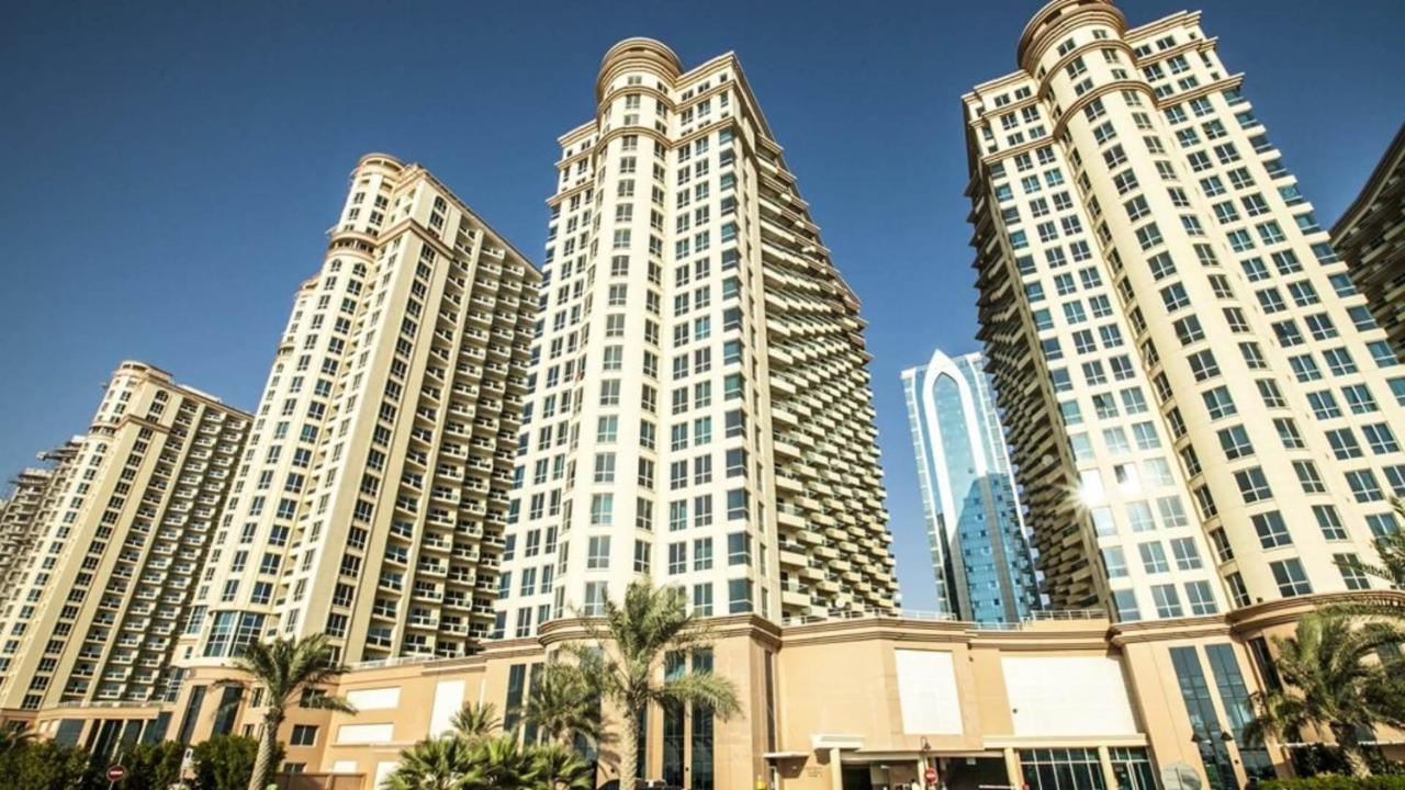 دبي Stunning 2 Bedroom Overlooking Lake المظهر الخارجي الصورة